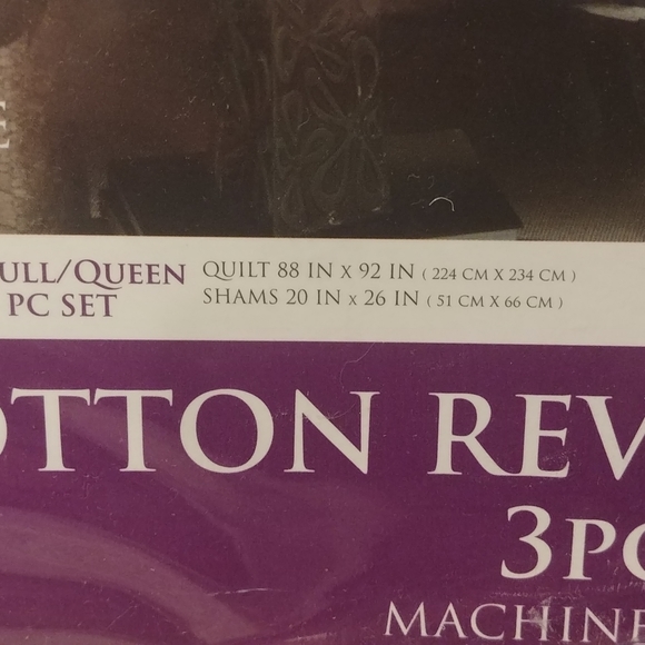 Navy blue medallion quilt - Picture 2 of 2